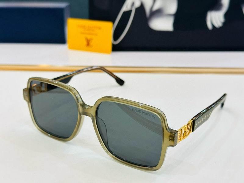 LV Sunglasses 890